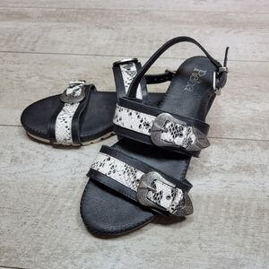 Reba Nallie Snakeskin Open Toe Sandals Size 6.5